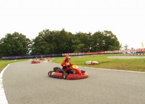 三重県の鈴鹿サーキットは、F1グランプリでも有名な施設です。車好きが集まる団体旅行にピッタリな場所です。