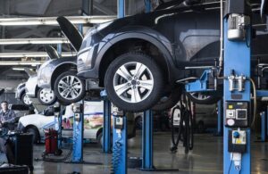 自動車工場の見学も社員旅行・団体旅行で受け入れされているところがあります。