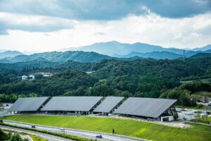 三重県のVISONは、団体旅行でよく行かれる人気スポットです。買い物・食事のほか、味噌づくり体験などができますよ。