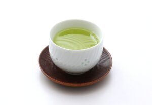 団体旅行の休憩で、お茶（緑茶）と三重県の名物餅と一緒に楽しみたいですね。