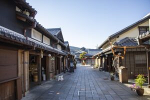 三重県の伊勢にあるおかげ横丁は、伊勢神宮の門前横丁。社員旅行・団体旅行での散策が人気です。