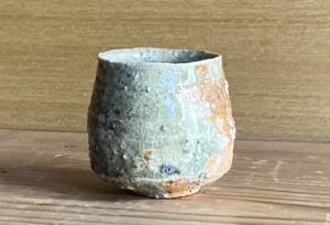 三重県伊賀市には伊賀焼という伝統工芸があります。伝統産業会館では、作陶体験ができます。